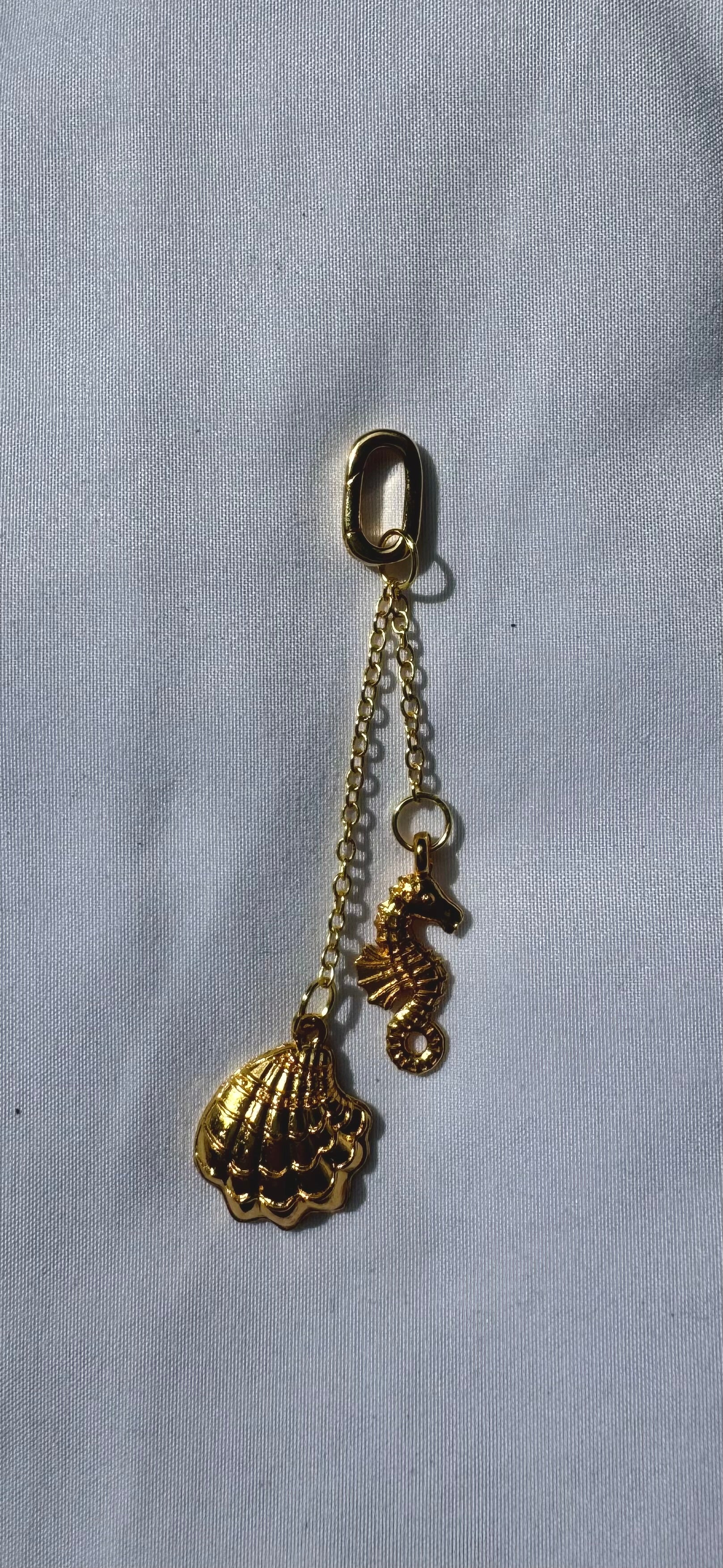 Concha x Caballo de Mar Charm